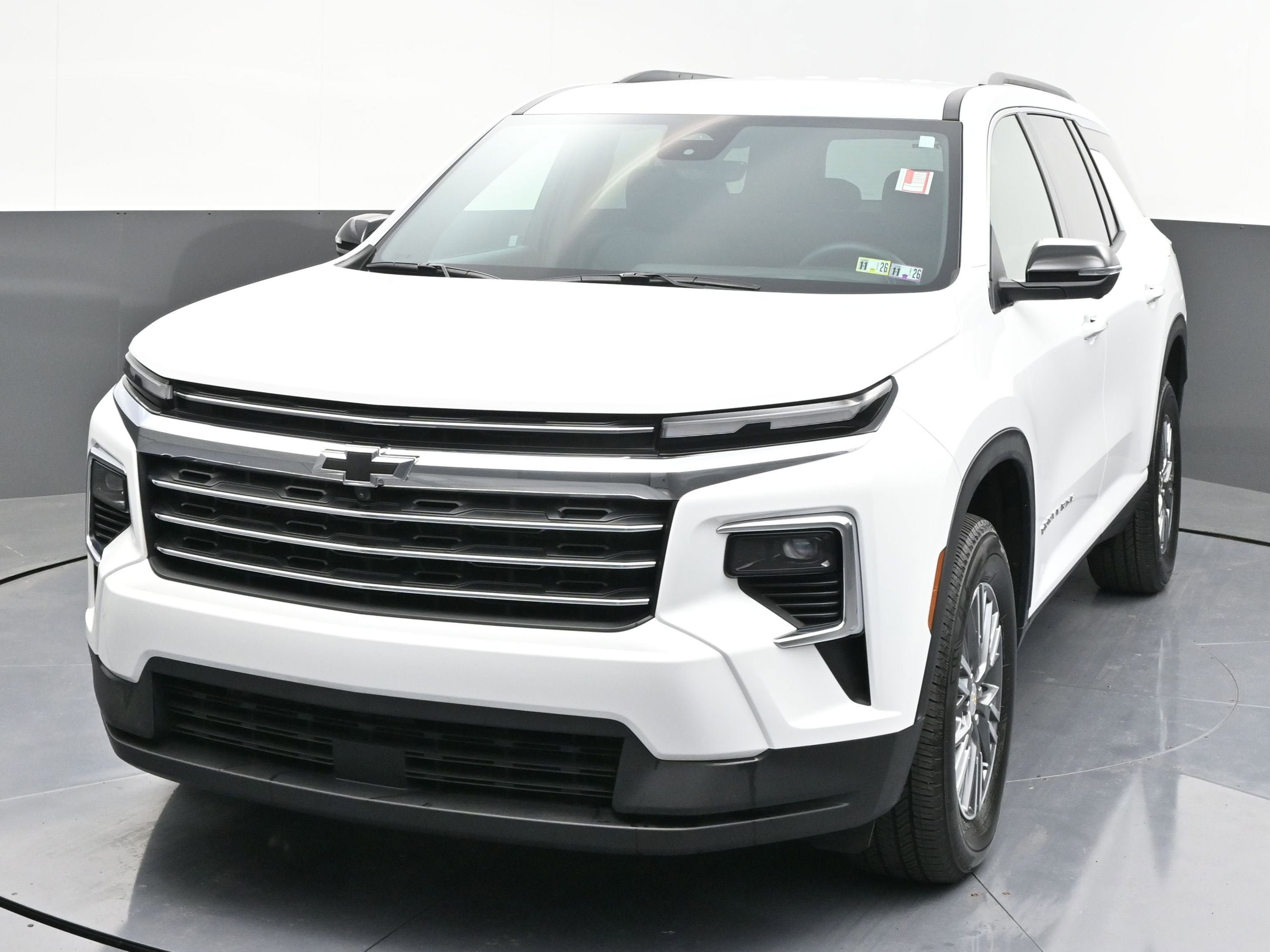 Used 2026 Chevrolet Traverse LT w/ Driver Confidence Package FWD image 3