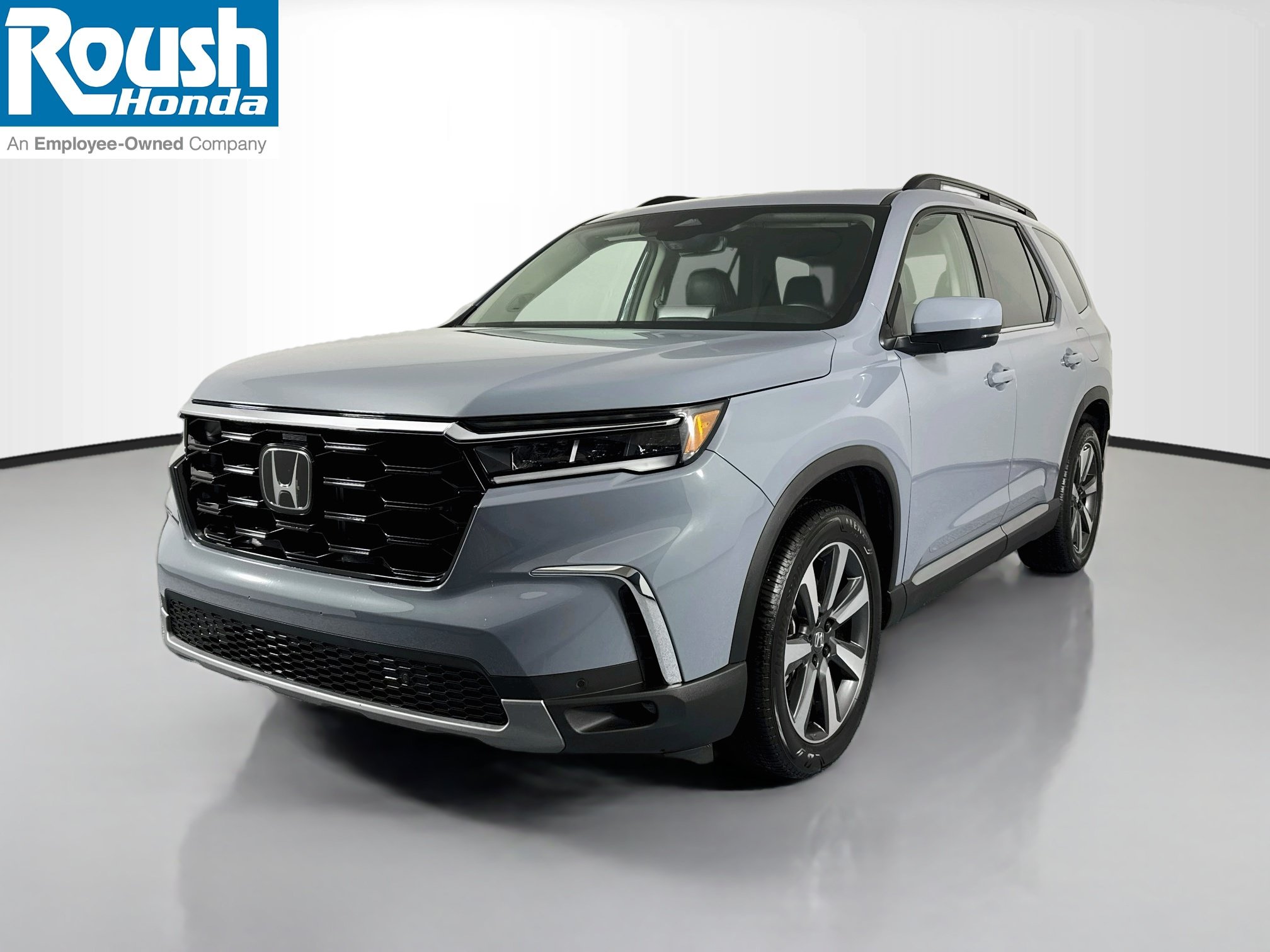 Certified 2025 Honda Pilot Touring image 1