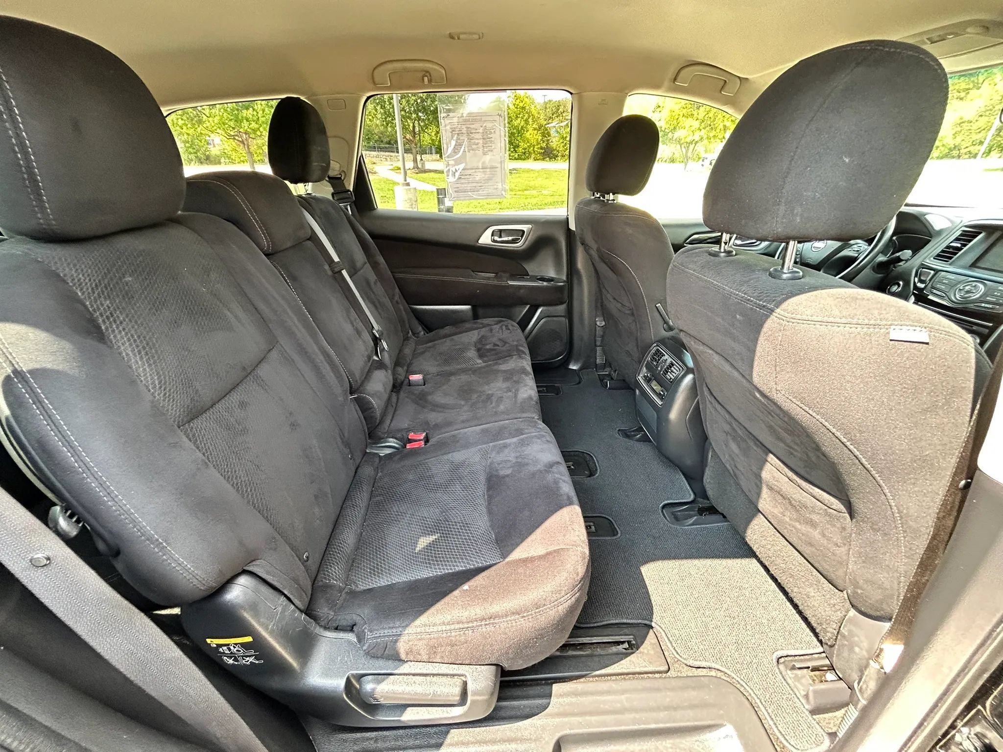 Used 2014 Nissan Pathfinder SV w/ Trailer Tow Package FWD image 17