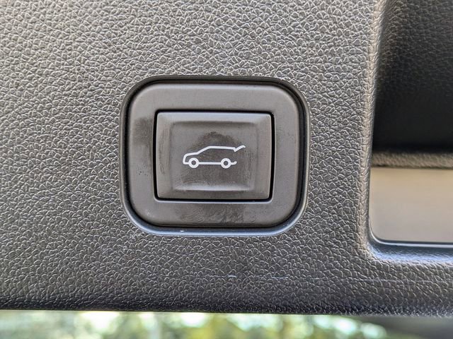 Used 2025 Chevrolet Equinox EV LT w/ Convenience Package image 11