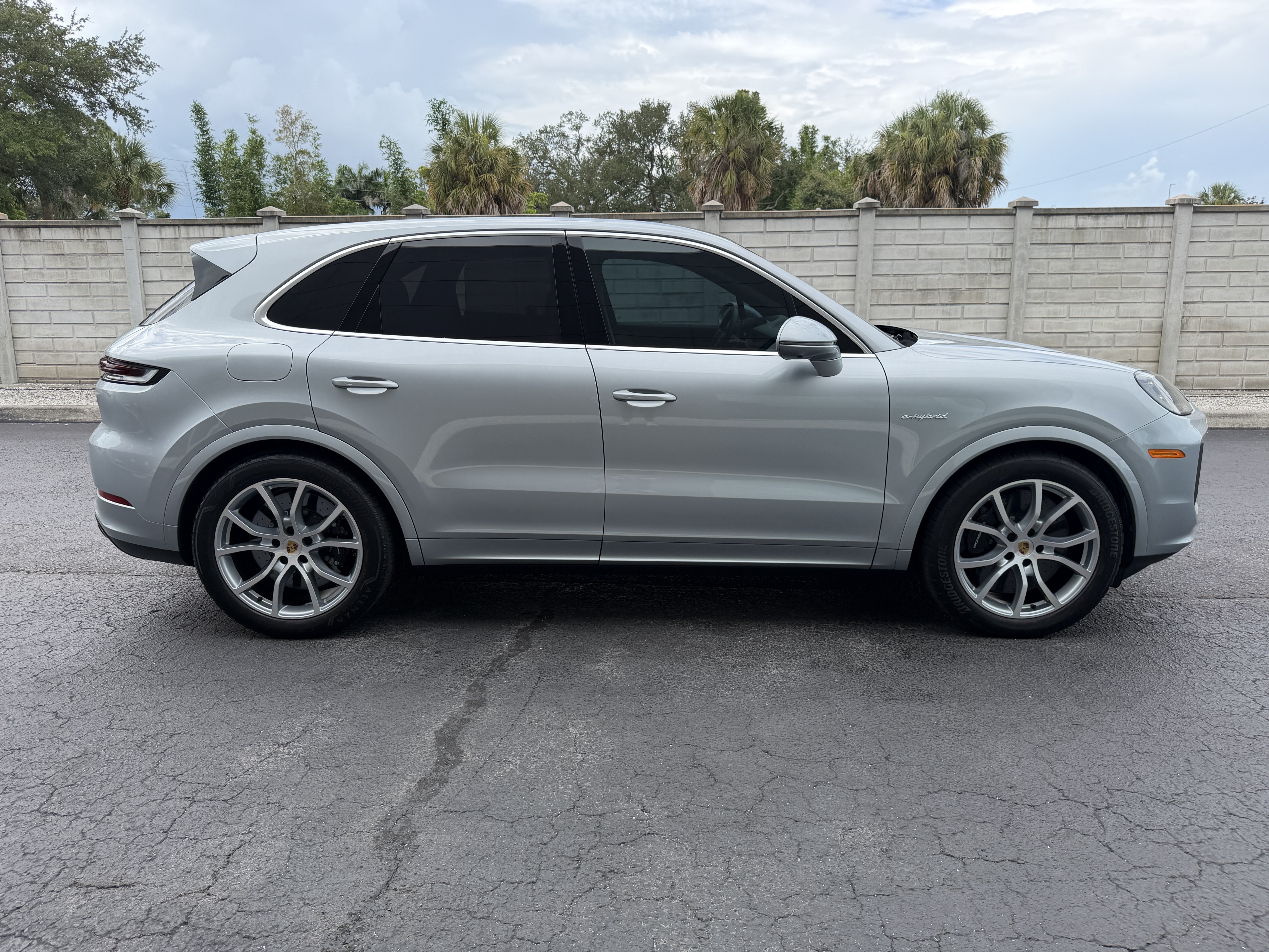 Certified 2024 Porsche Cayenne Turbo AWD/4WD image 7
