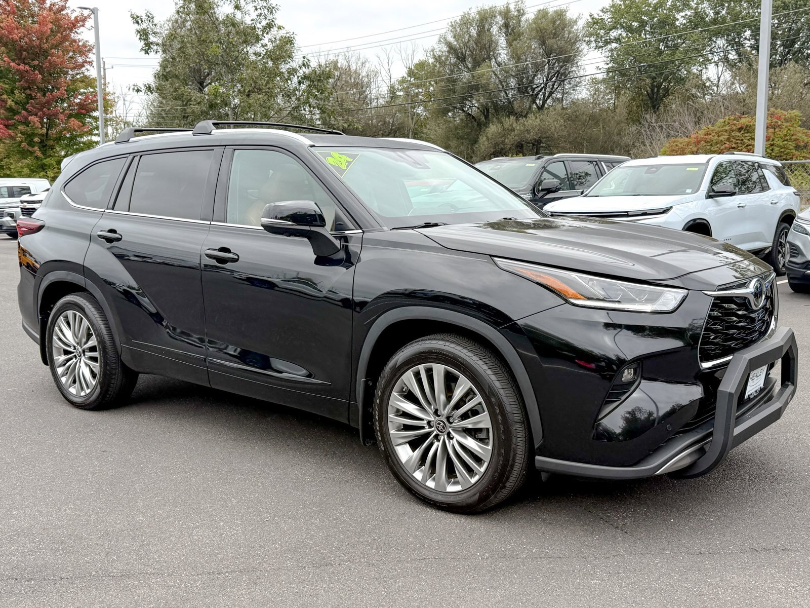 Used 2024 Toyota Highlander Platinum image 1