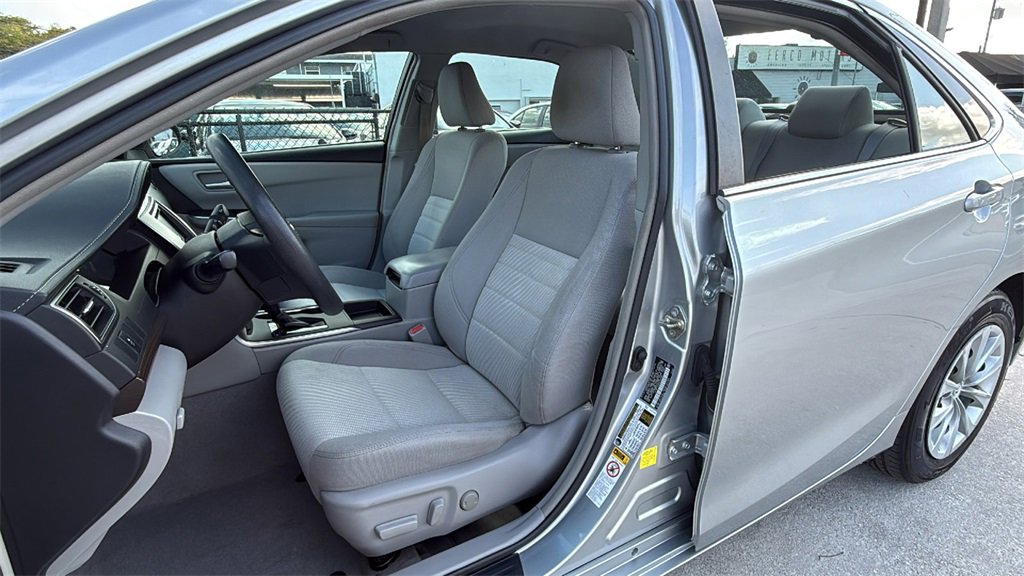 Used 2017 Toyota Camry LE image 14