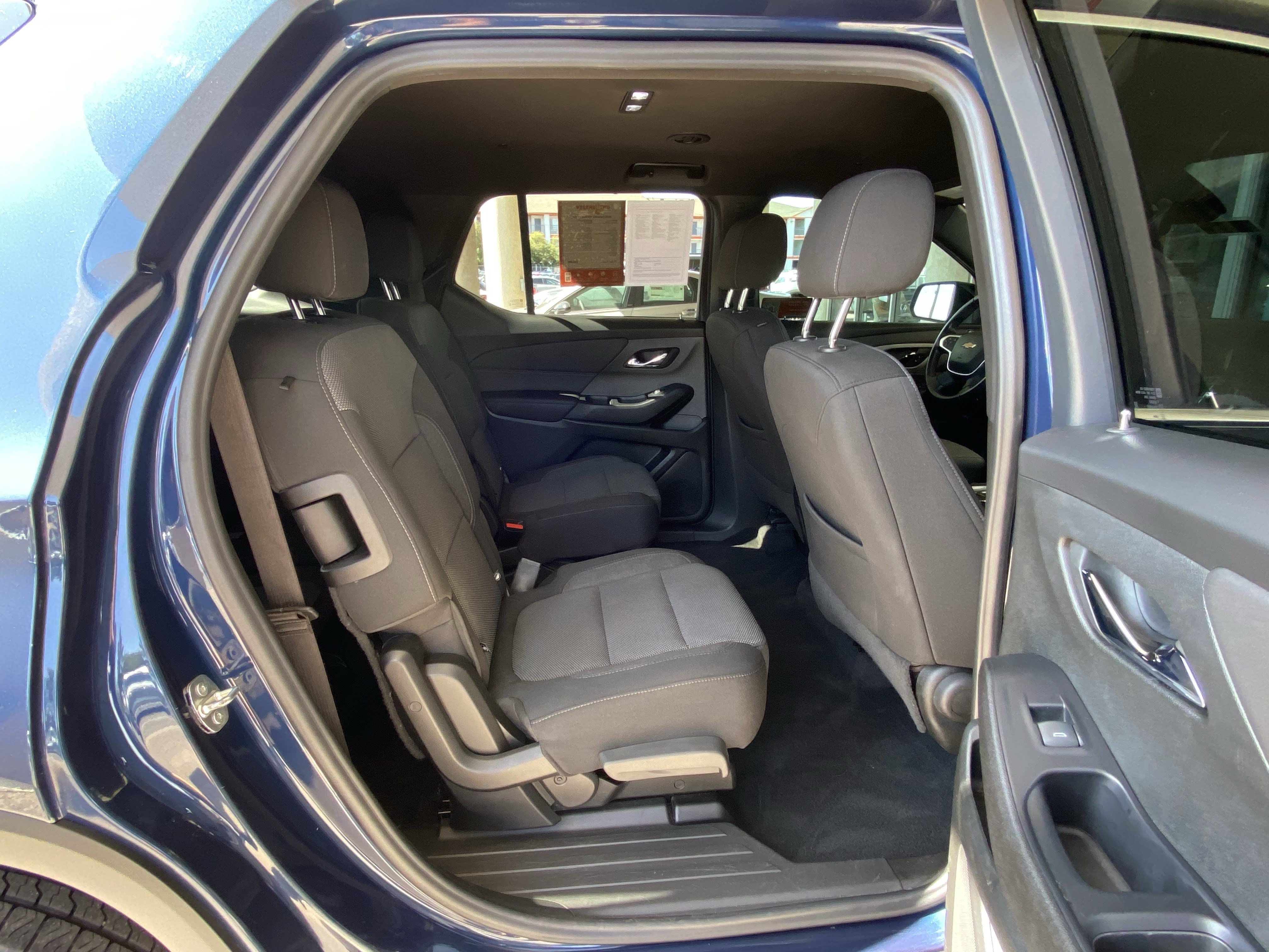 Used 2022 Chevrolet Traverse LT FWD image 44