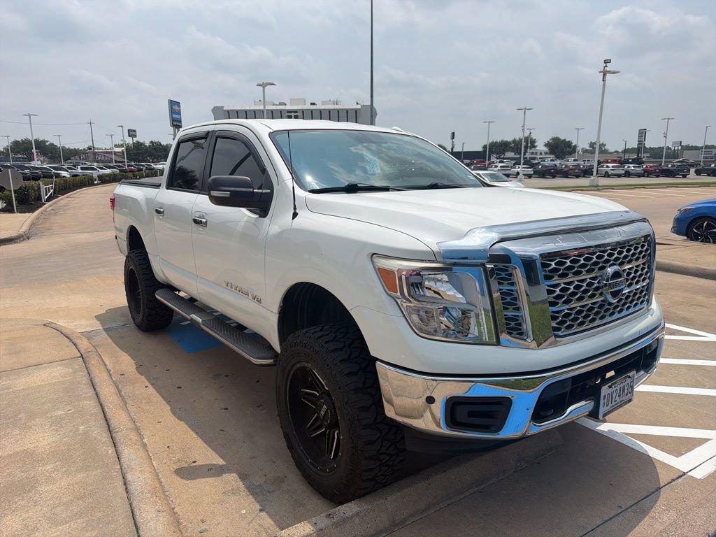 Used 2018 Nissan Titan SV w/ SV Convenience Package AWD/4WD image 3