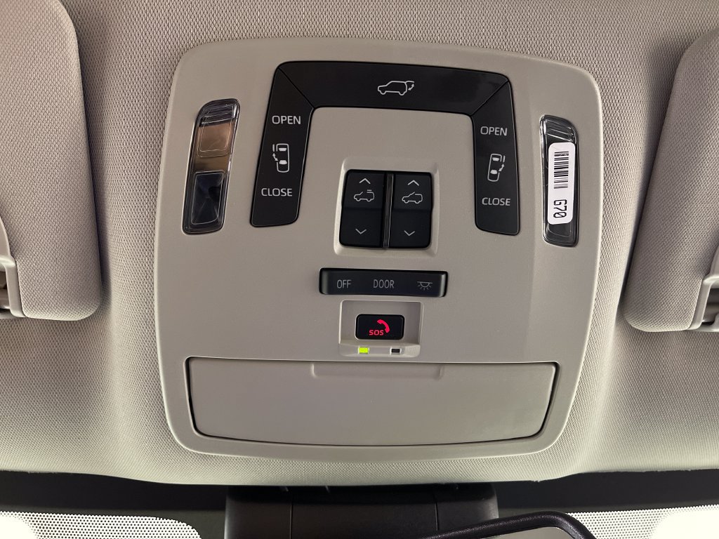 Certified 2025 Toyota Sienna XLE FWD image 29