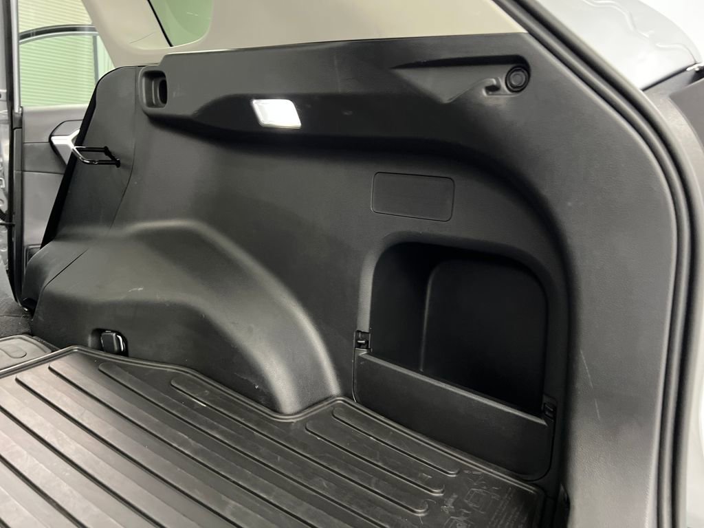Used 2025 Toyota RAV4 LE image 31