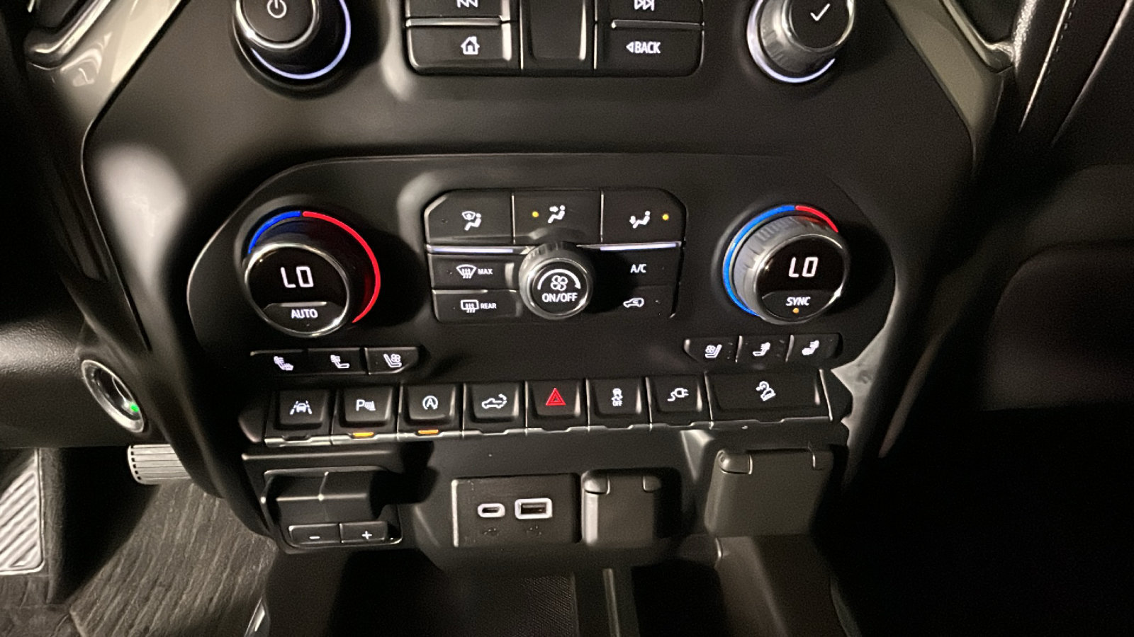 Used 2020 Chevrolet Silverado 1500 LTZ AWD/4WD image 27