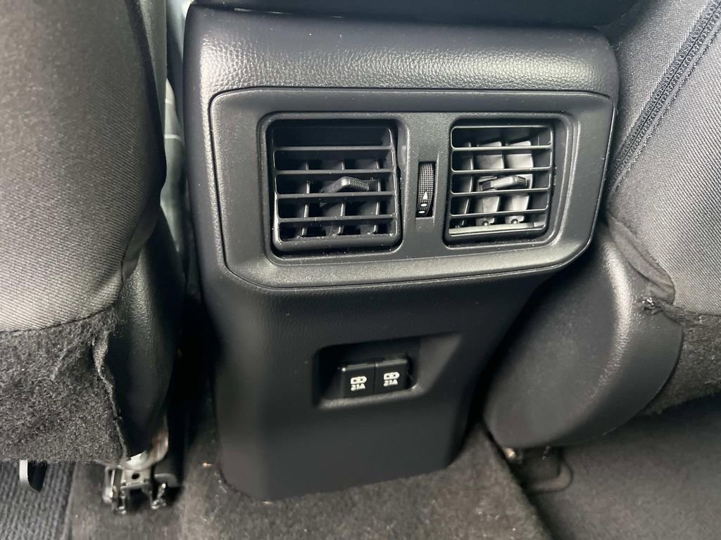Used 2021 Toyota RAV4 XLE w/ Convenience Package image 16