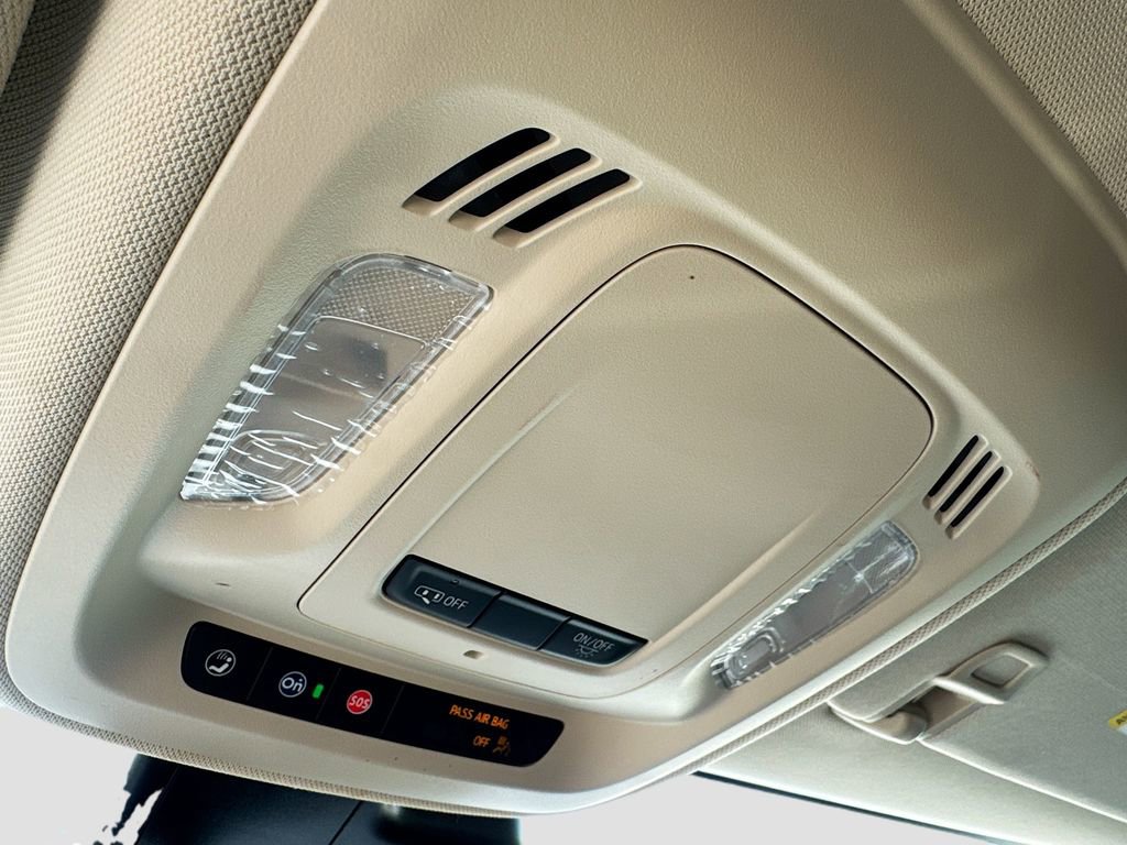 Used 2022 Buick Envision Essence w/ Sport Touring Package FWD image 17