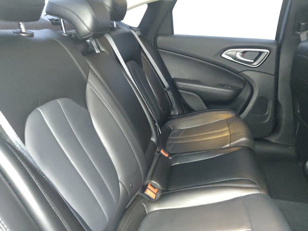 Used 2017 Chrysler 200 Limited Platinum w/ Comfort & Convenience Group FWD image 19
