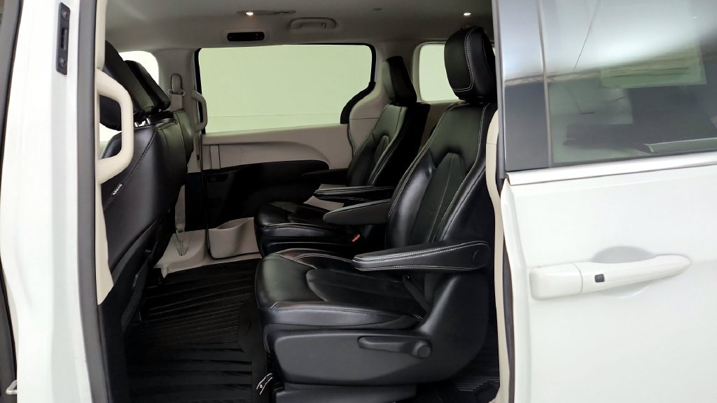 Used 2022 Chrysler Pacifica Touring-L FWD image 21