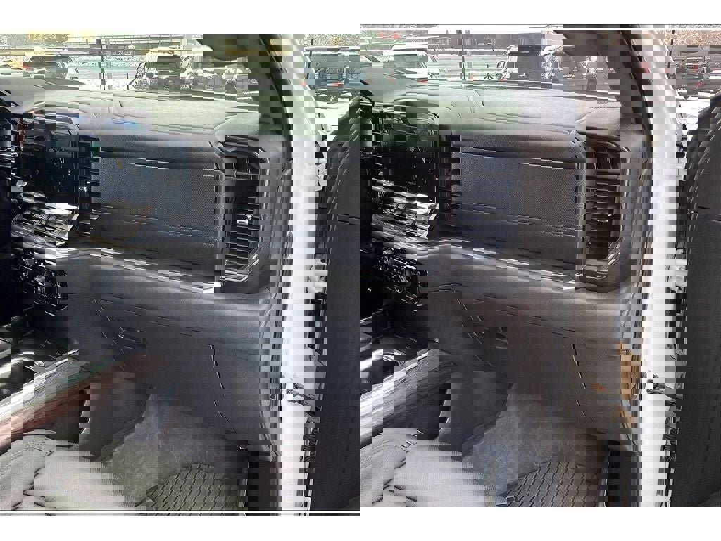 Used 2025 Chevrolet Silverado 1500 LTZ image 18