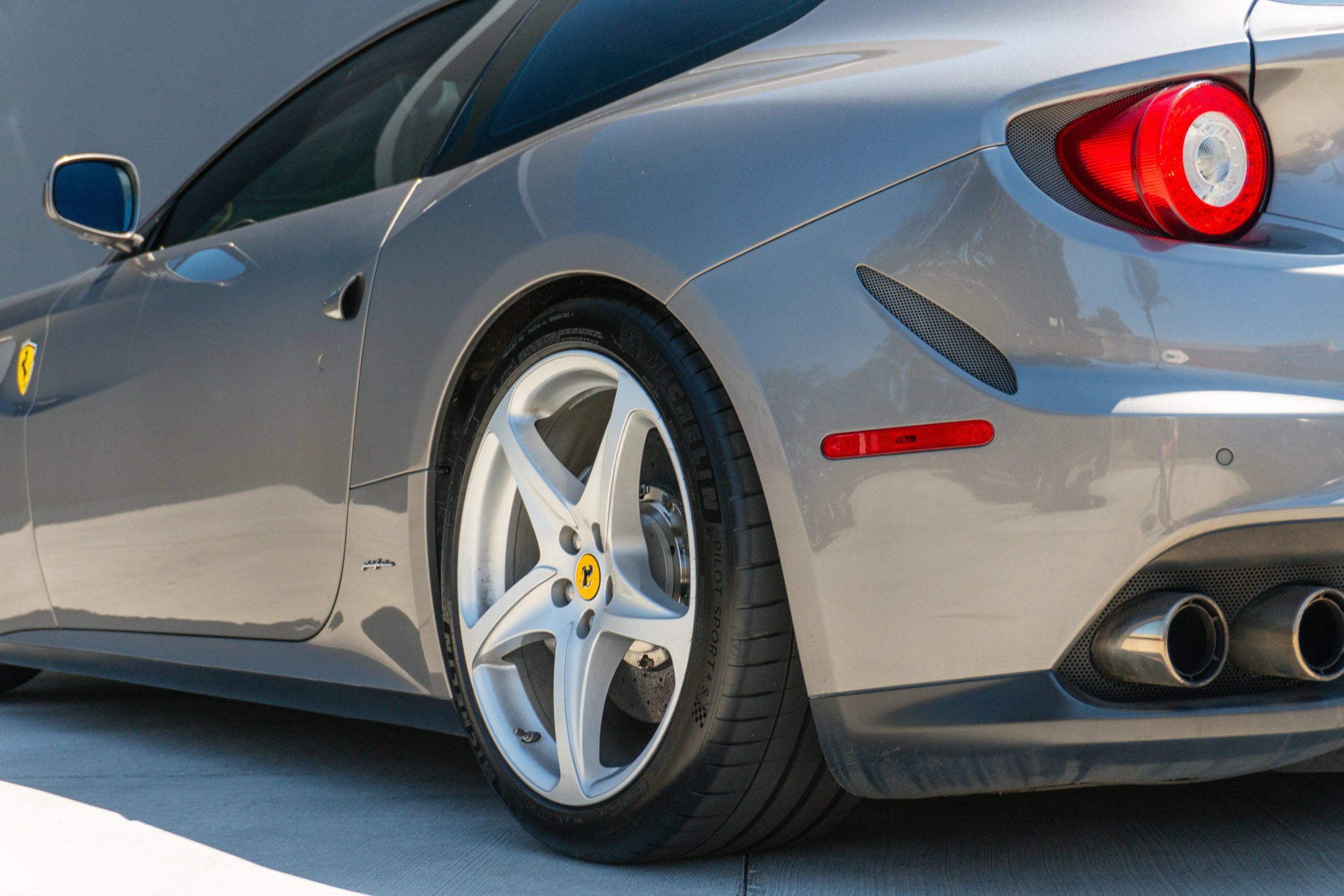 Used 2012 Ferrari FF AWD/4WD image 46