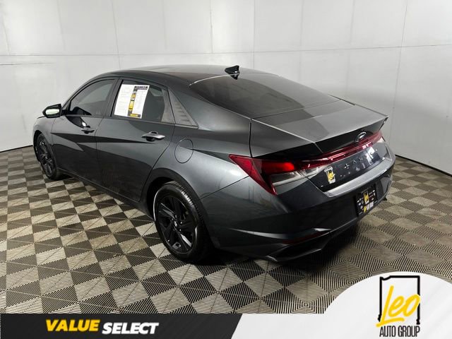Used 2021 Hyundai Elantra SEL w/ Convenience Package FWD image 4