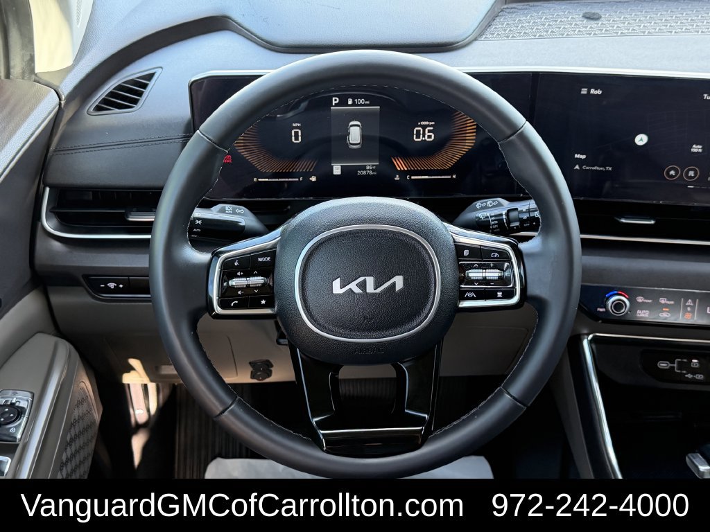 Used 2025 Kia Carnival EX FWD image 12