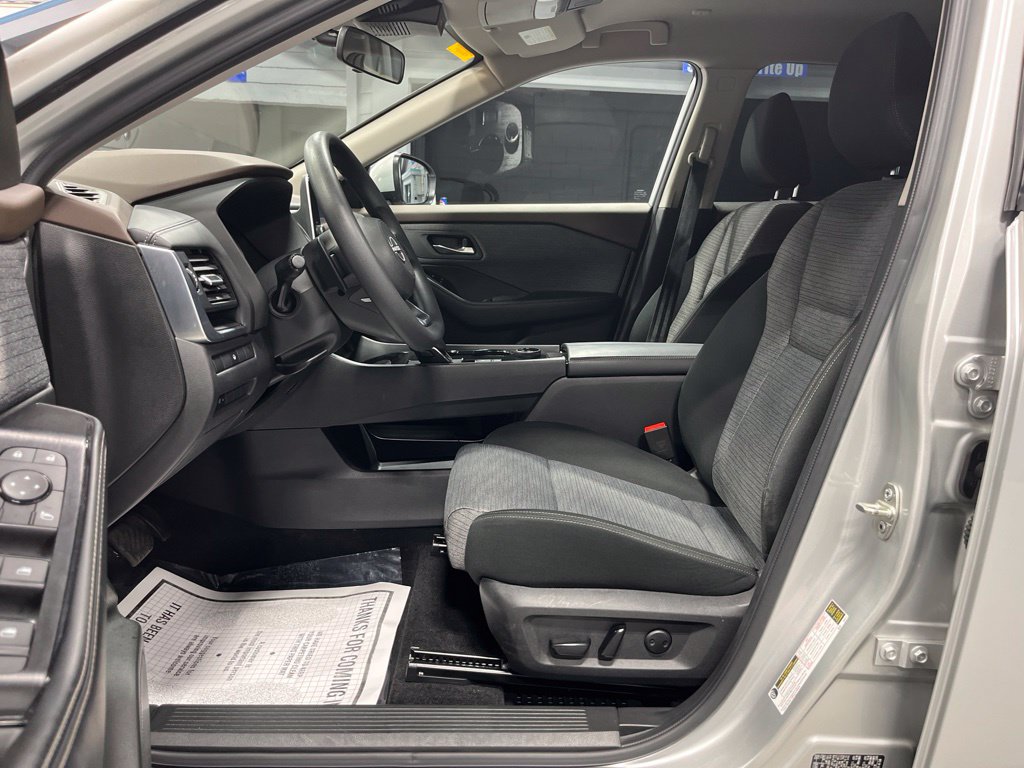 Used 2023 Nissan Rogue SV AWD/4WD image 14