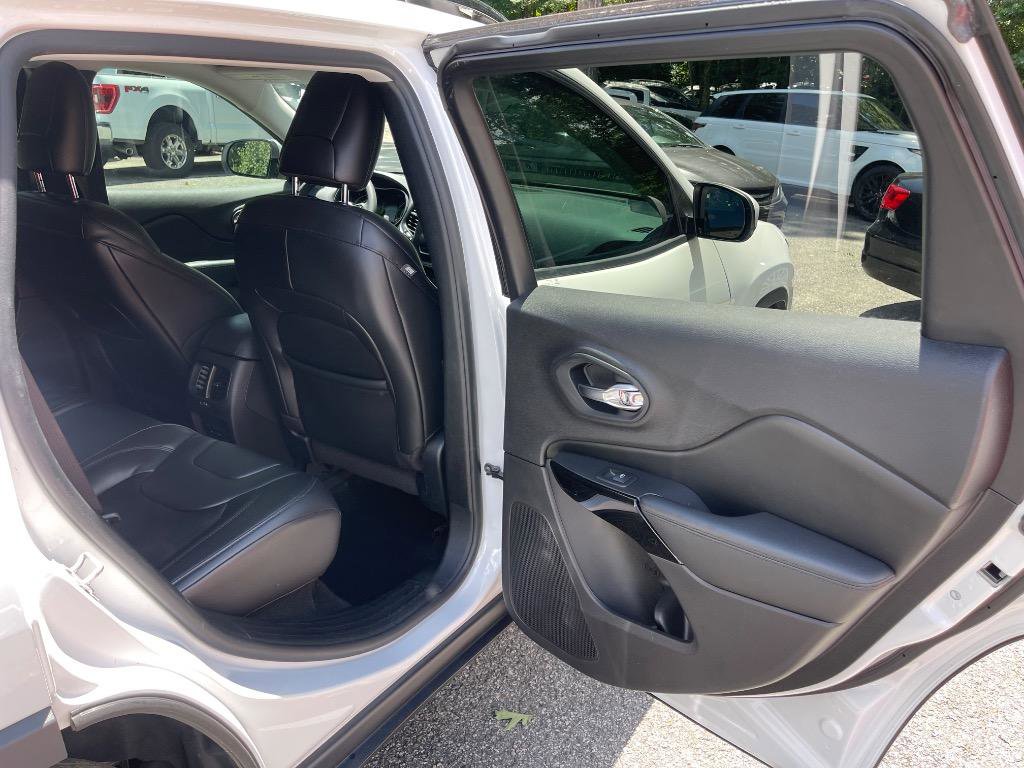 Used 2020 Jeep Cherokee Latitude Plus image 37