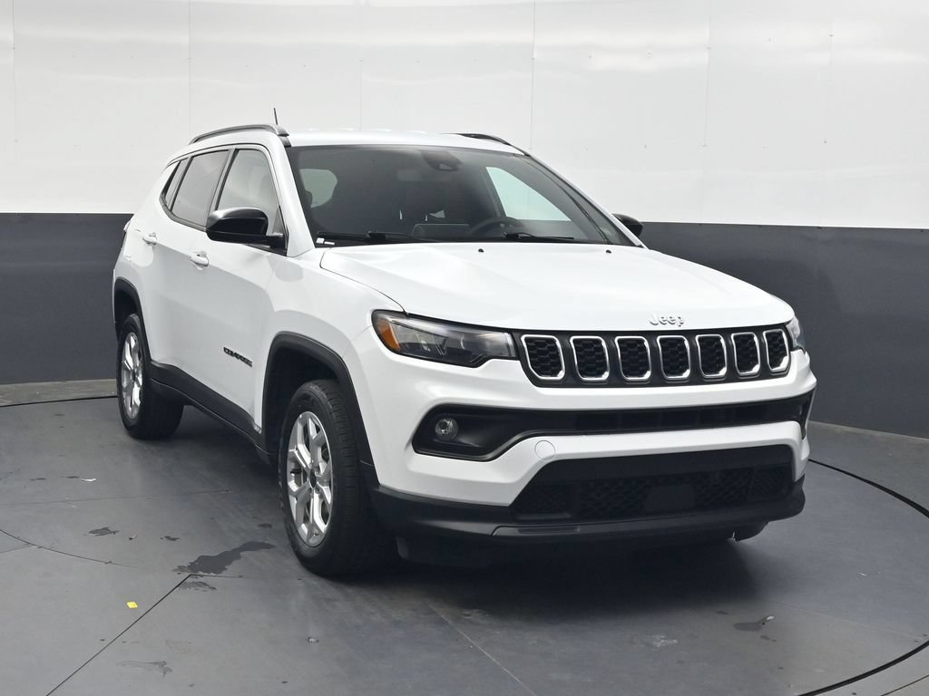 Used 2025 Jeep Compass Latitude AWD/4WD image 13