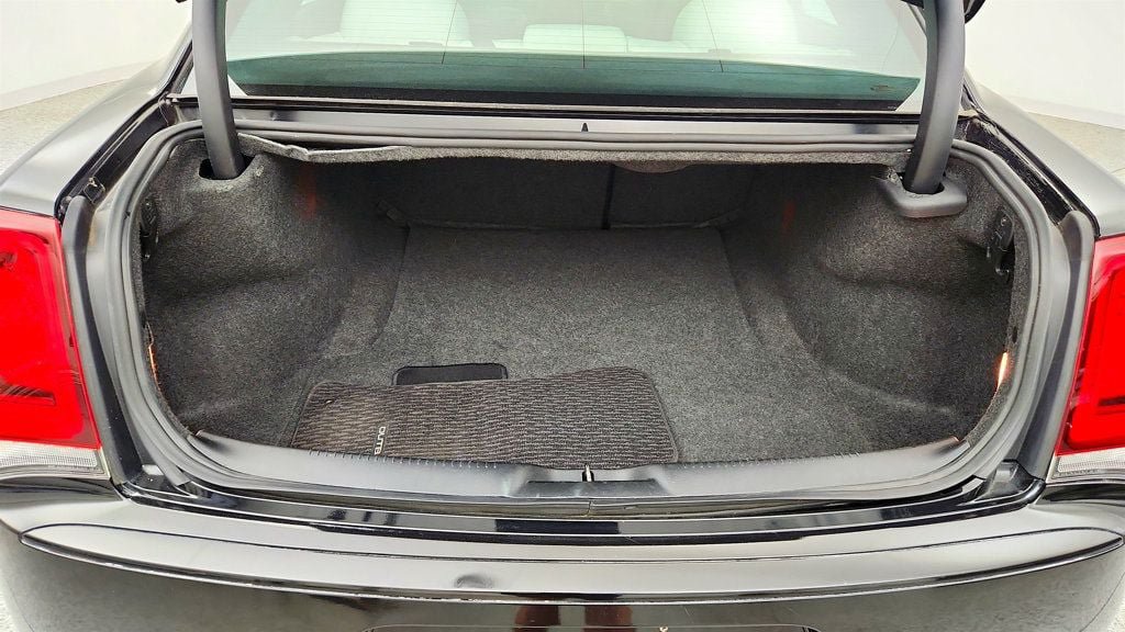 Used 2020 Chrysler 300 S AWD/4WD image 23