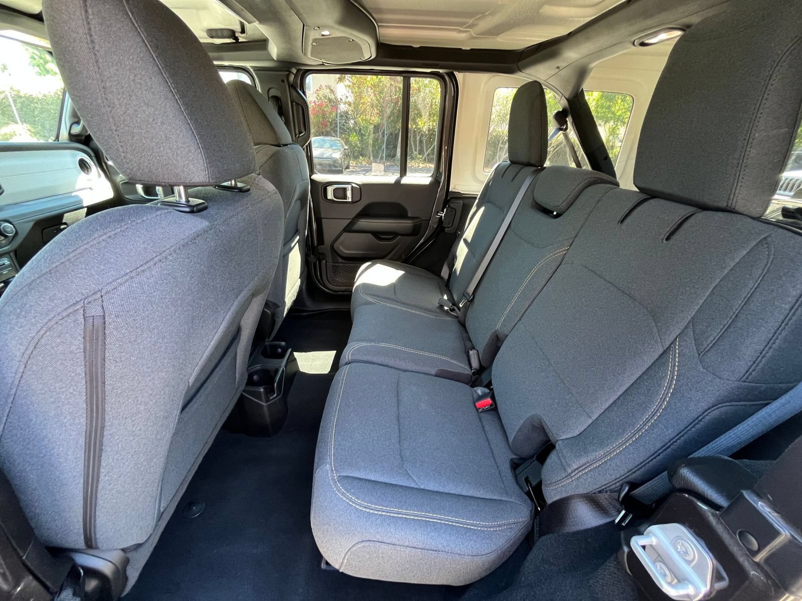 Used 2025 Jeep Wrangler Unlimited Sahara AWD/4WD image 25