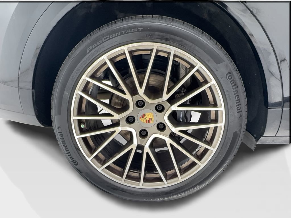 Used 2023 Porsche Cayenne Platinum Edition image 16
