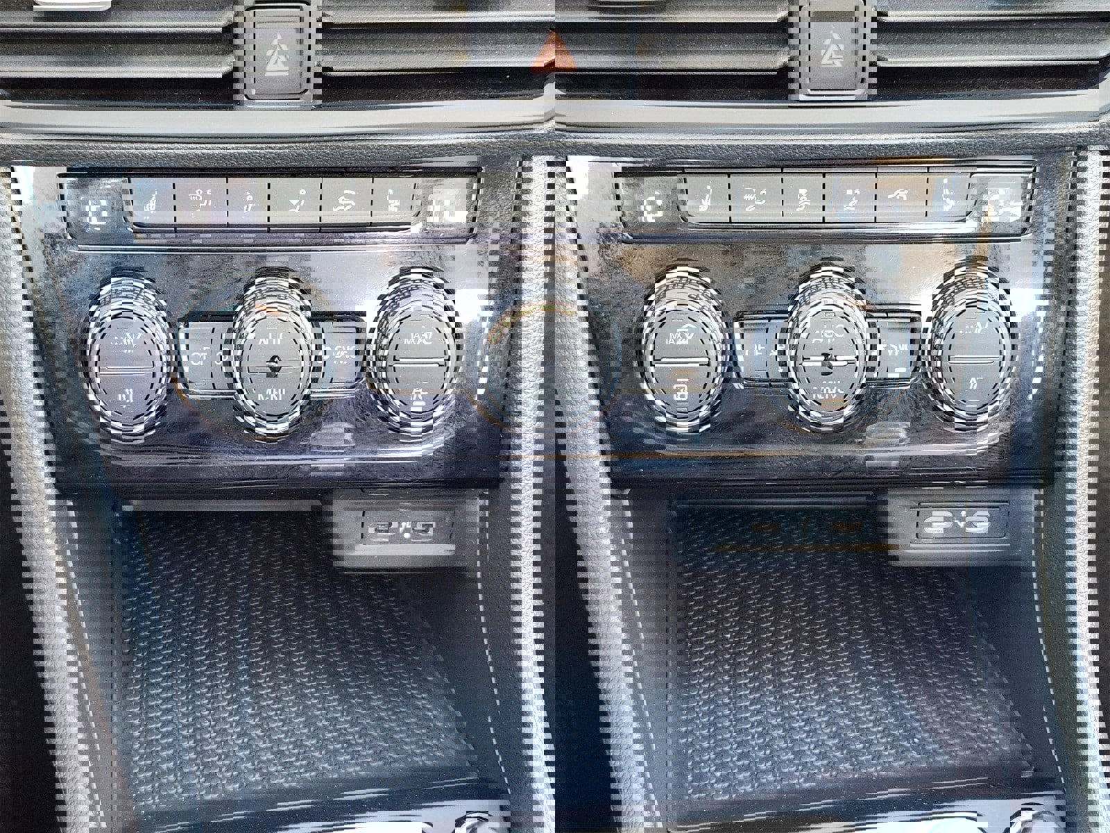 Used 2024 Volkswagen Jetta SE image 27