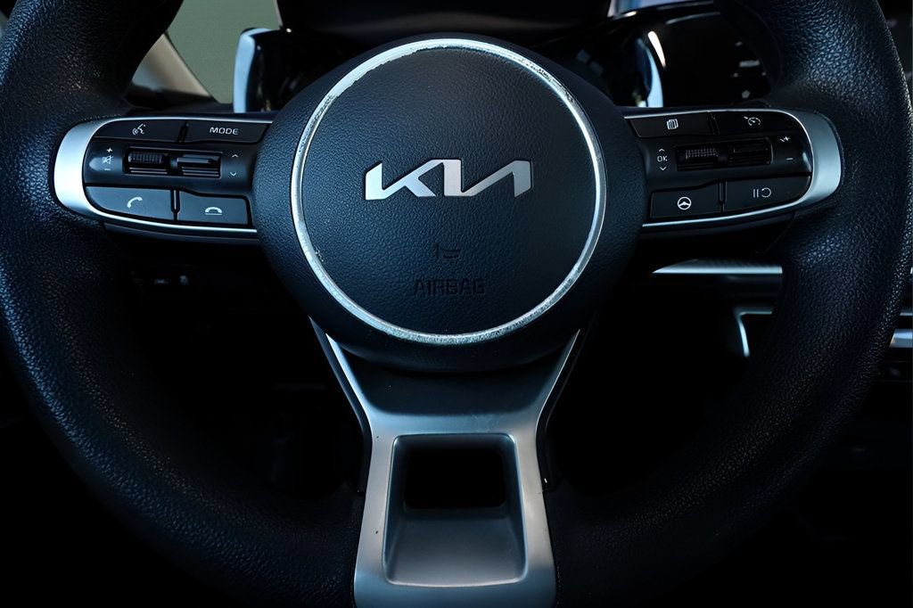 Used 2023 Kia K5 LXS FWD image 28