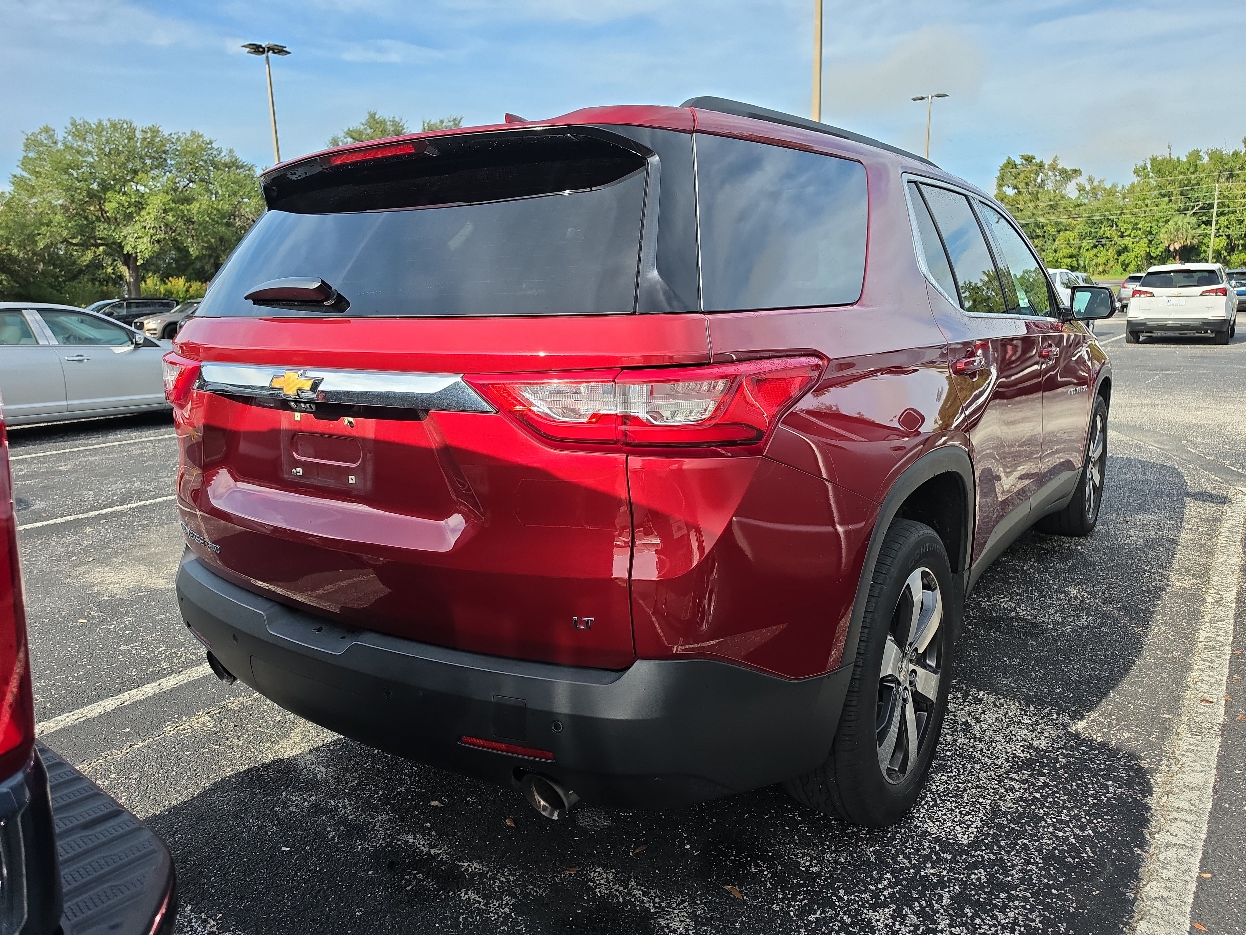 Used 2020 Chevrolet Traverse LT w/ LT Premium Package AWD/4WD image 4