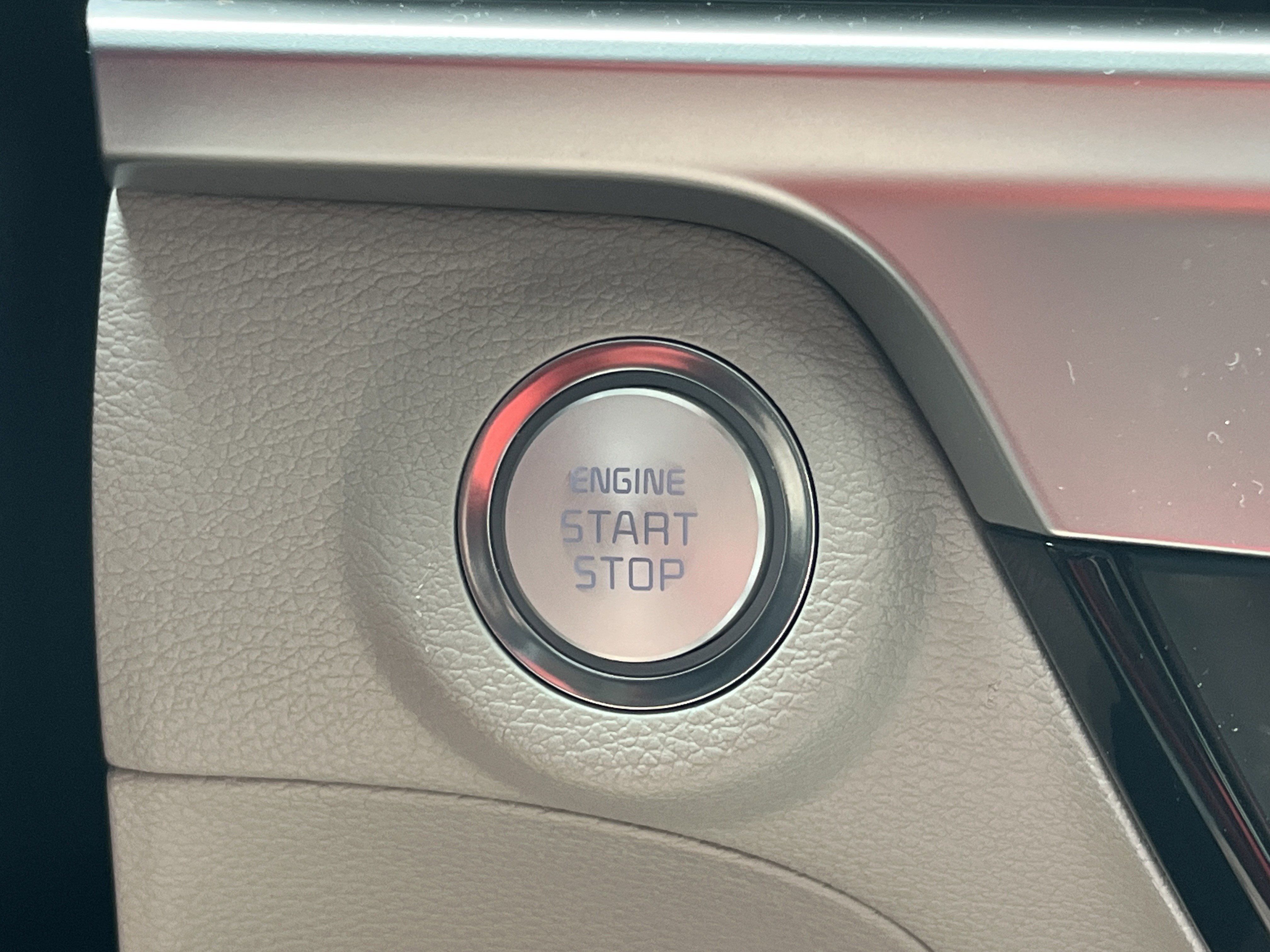 Used 2023 Kia Telluride EX w/ EX Captain's Chair Package image 12