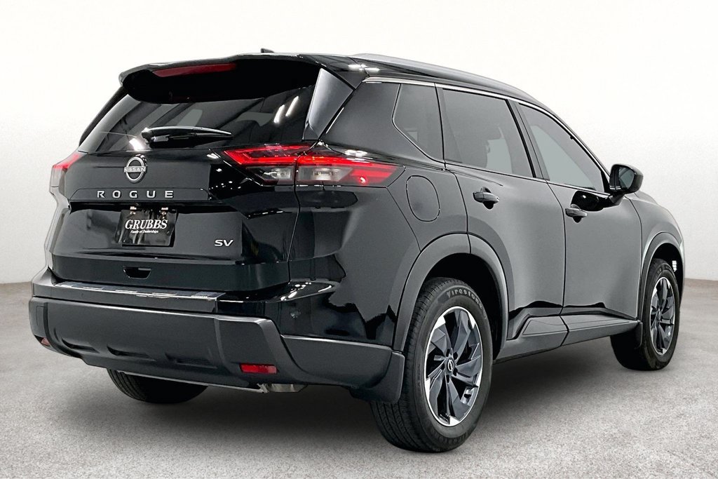 Used 2024 Nissan Rogue SV w/ SV Premium Package FWD image 2