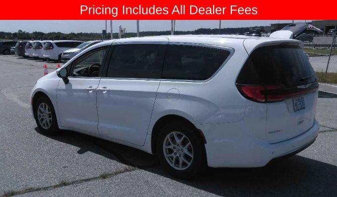 Used 2023 Chrysler Pacifica Touring-L FWD image 1