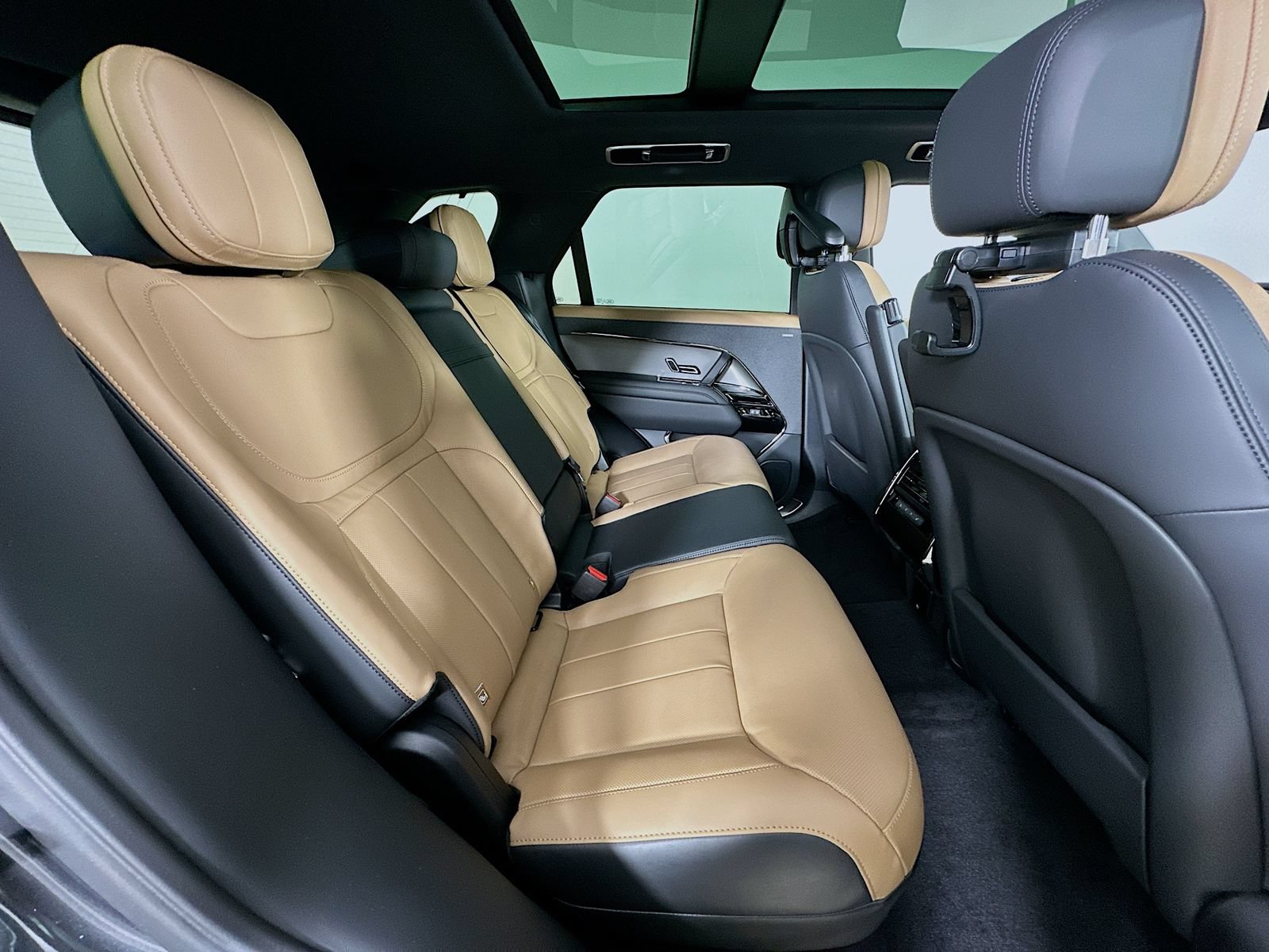 New 2026 Land Rover Range Rover Sport Dynamic SE AWD/4WD image 43