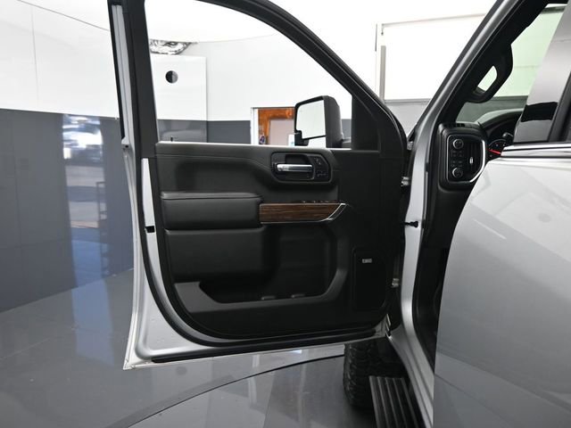 Used 2022 Chevrolet Silverado 2500 High Country w/ Technology Package image 9