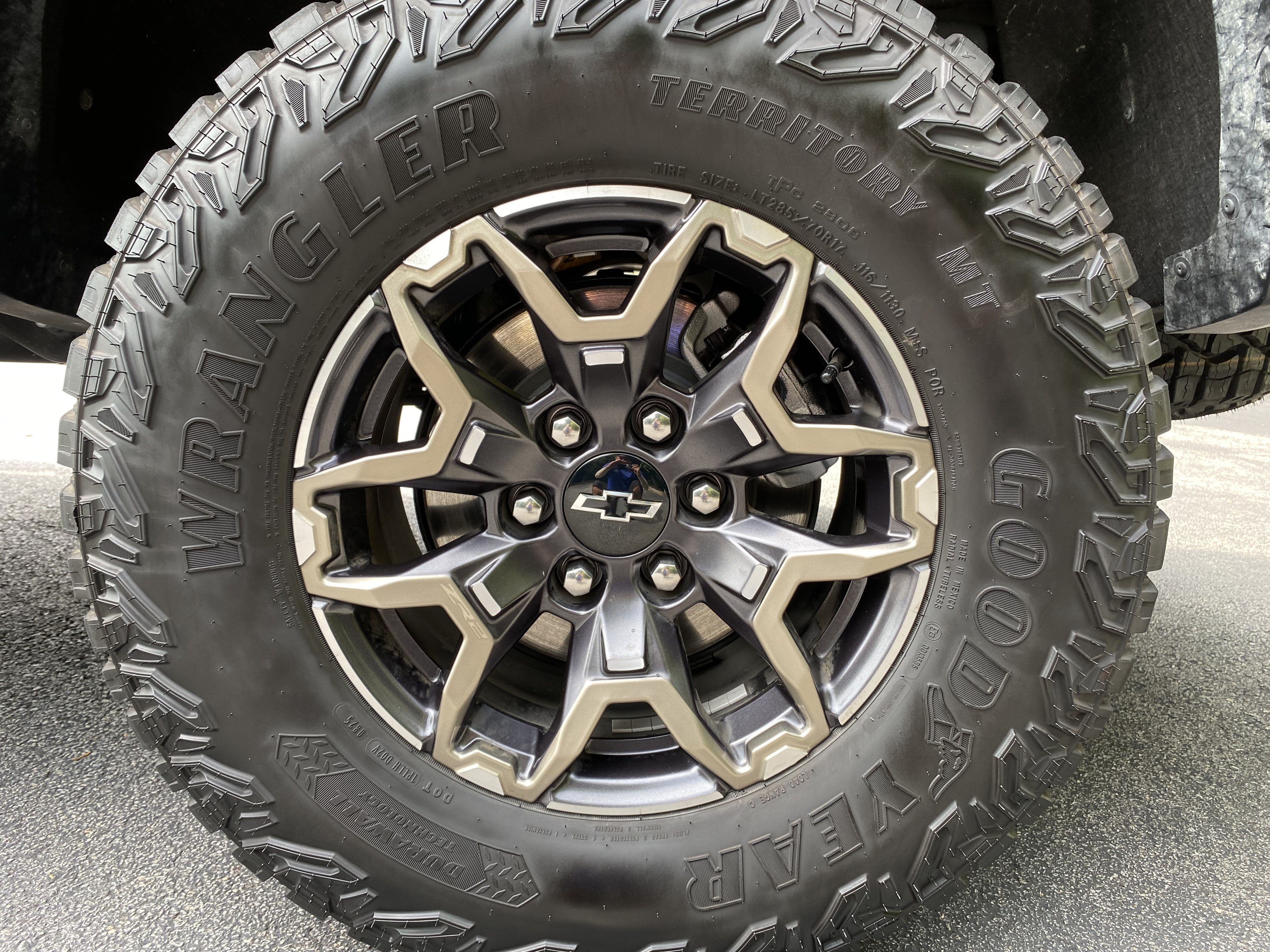 Used 2025 Chevrolet Colorado ZR2 w/ Technology Package AWD/4WD image 44