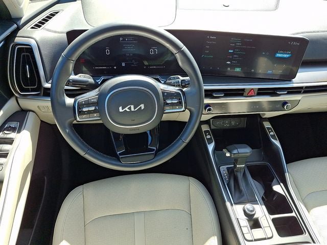Certified 2025 Kia Sorento S w/ Panoramic Sunroof Package FWD image 12