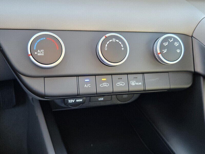 Used 2026 Hyundai Elantra SE FWD image 8