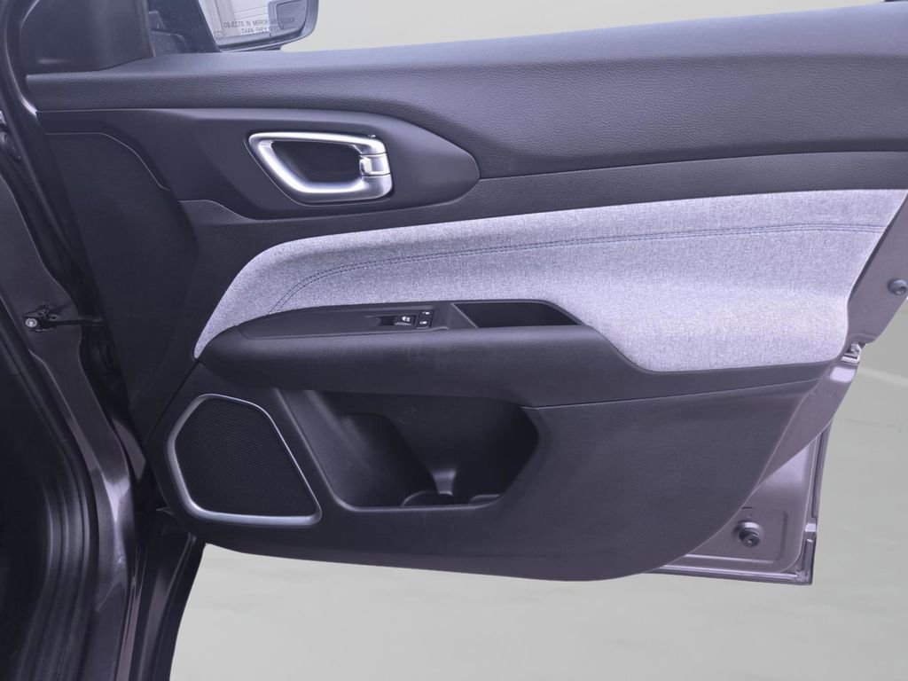 Certified 2024 Jeep Compass Latitude image 21