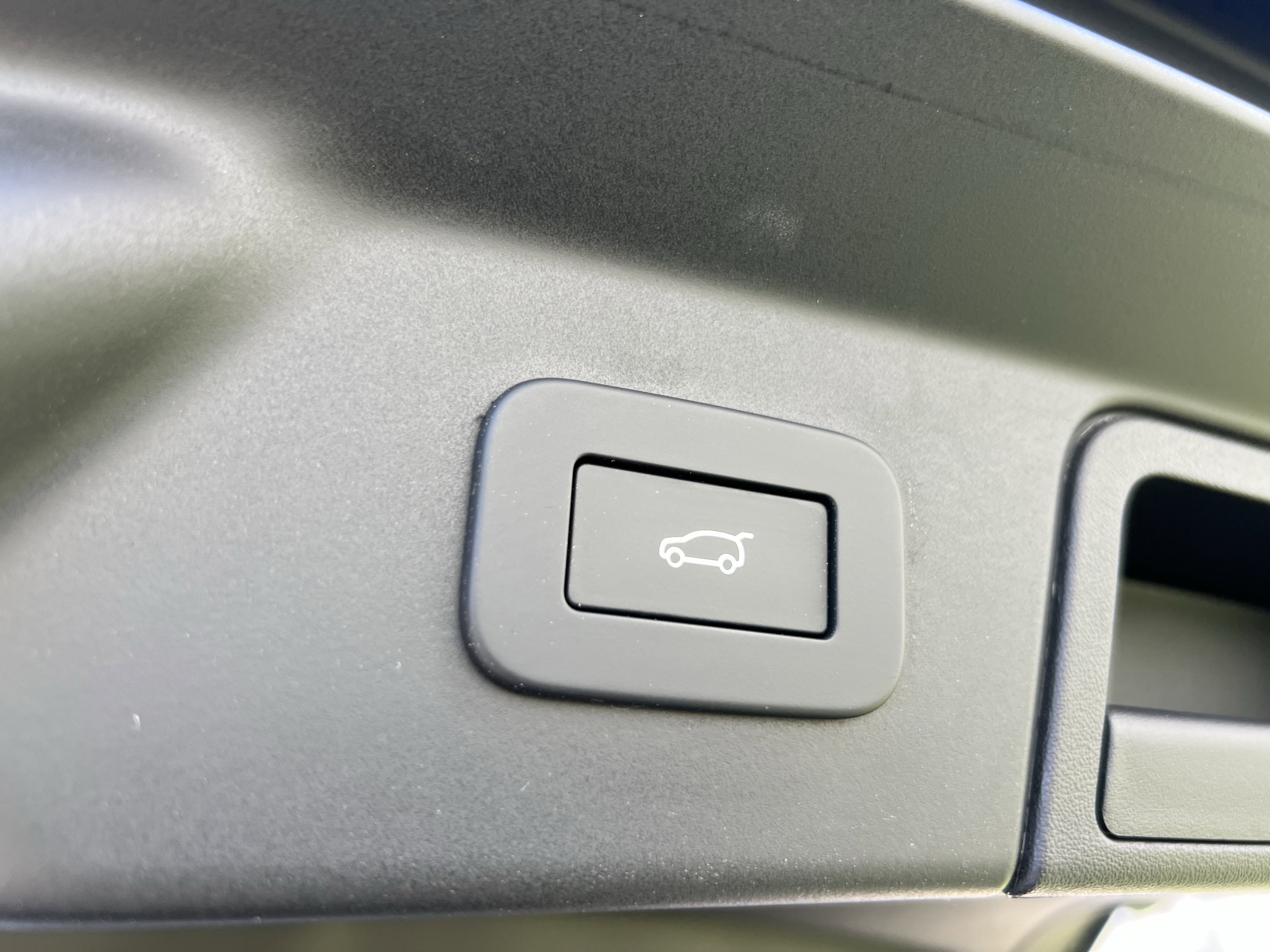 Certified 2025 Land Rover Range Rover Velar S image 40