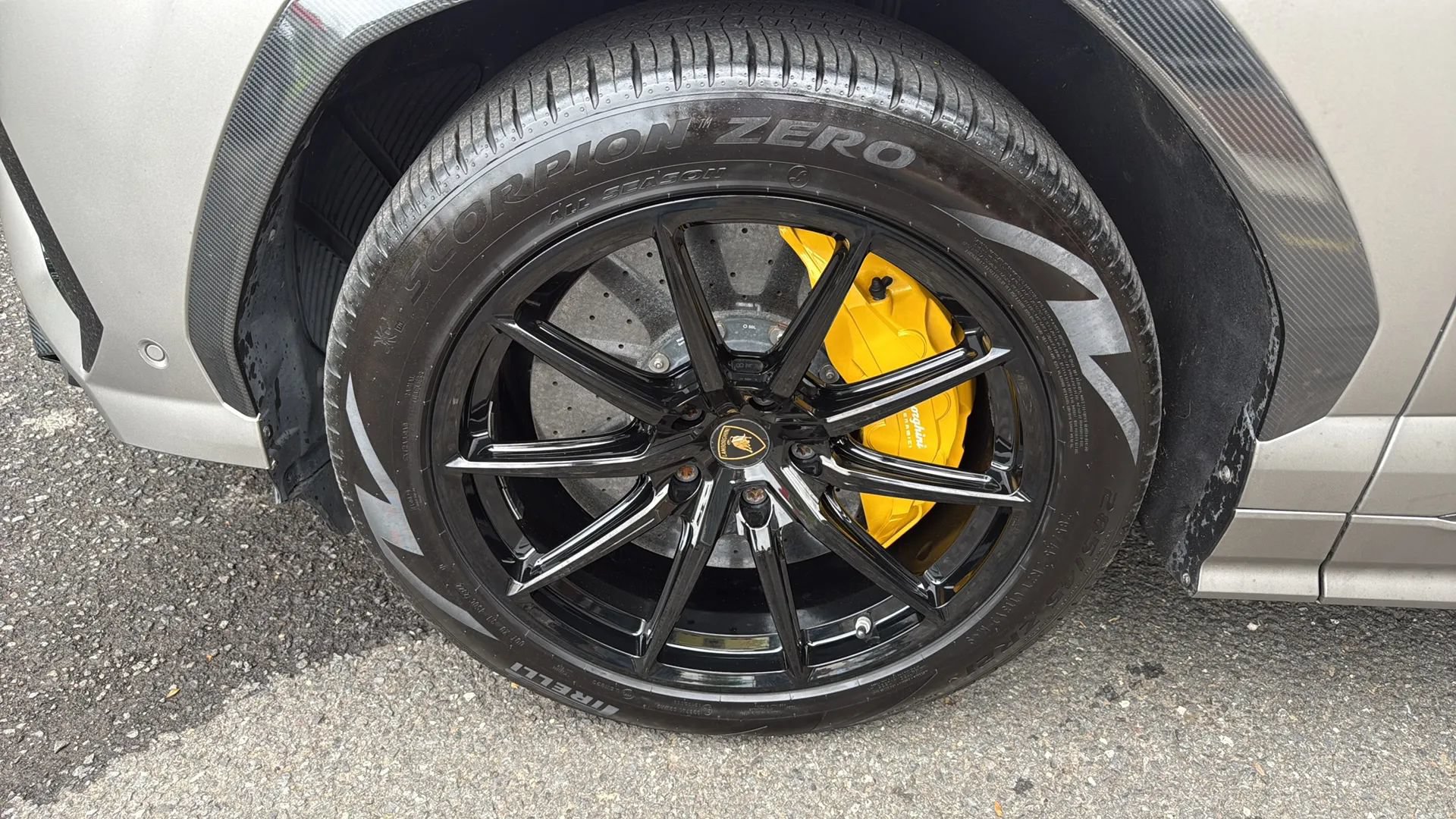 Used 2019 Lamborghini Urus AWD/4WD image 9