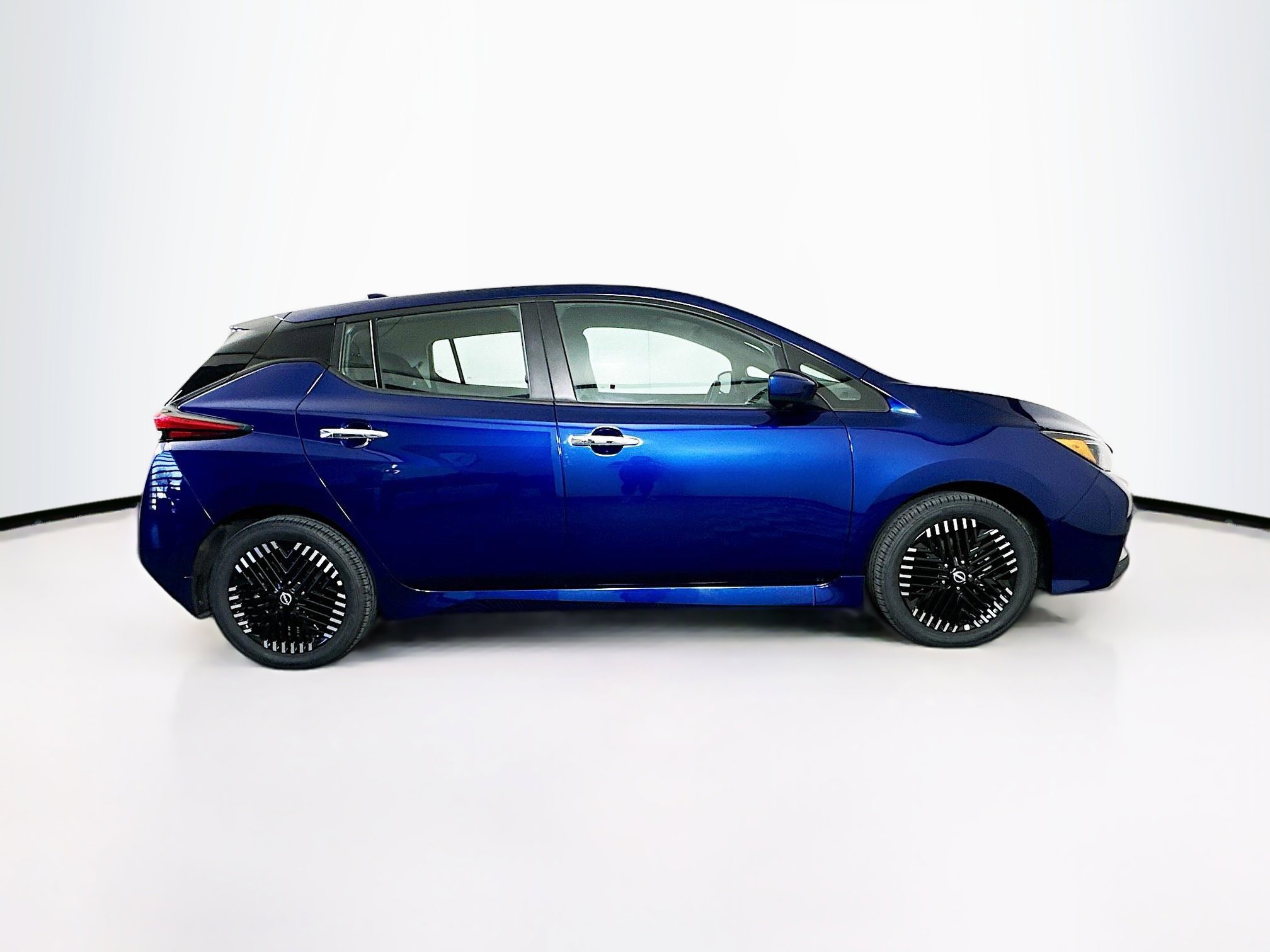 Used 2025 Nissan Leaf SV Plus FWD image 10