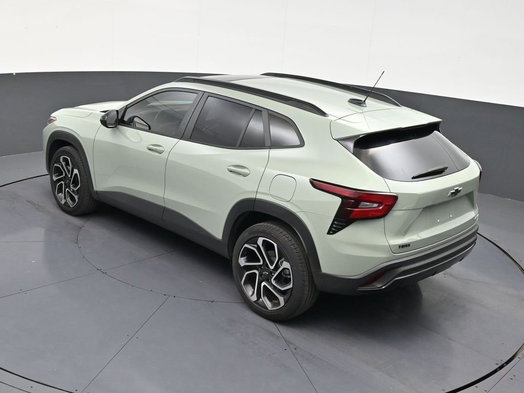 Used 2024 Chevrolet Trax RS w/ Sunroof Package FWD image 14