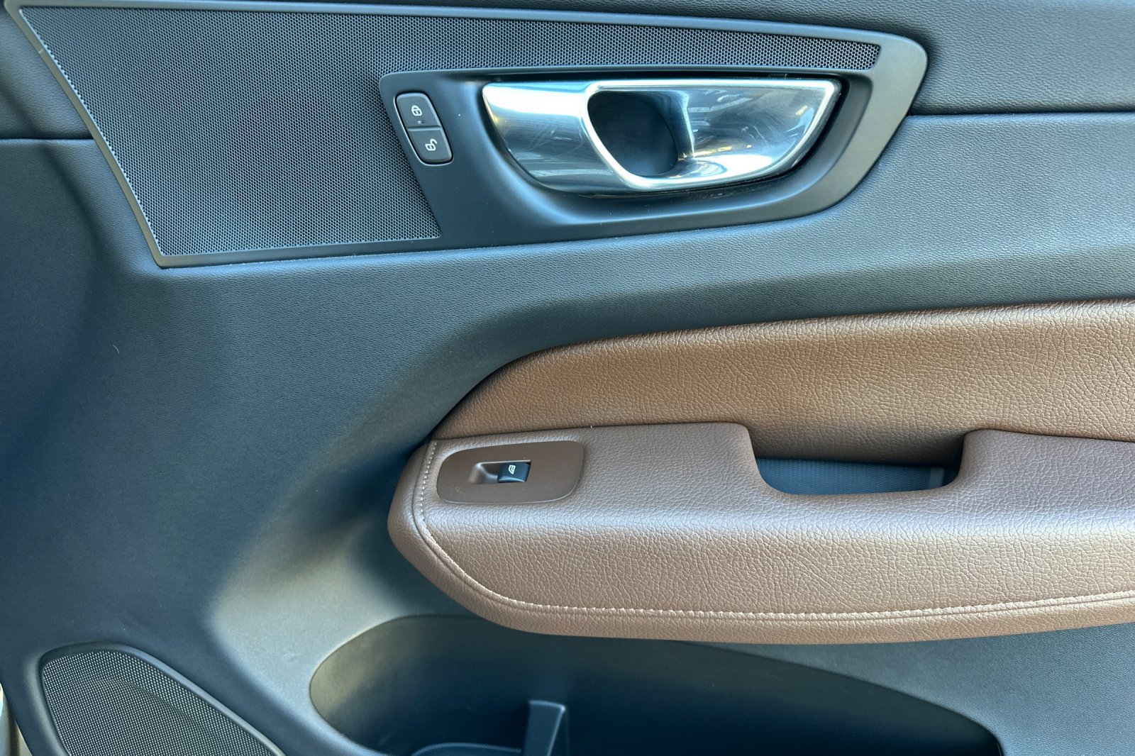 Certified 2022 Volvo XC60 B5 Momentum image 21