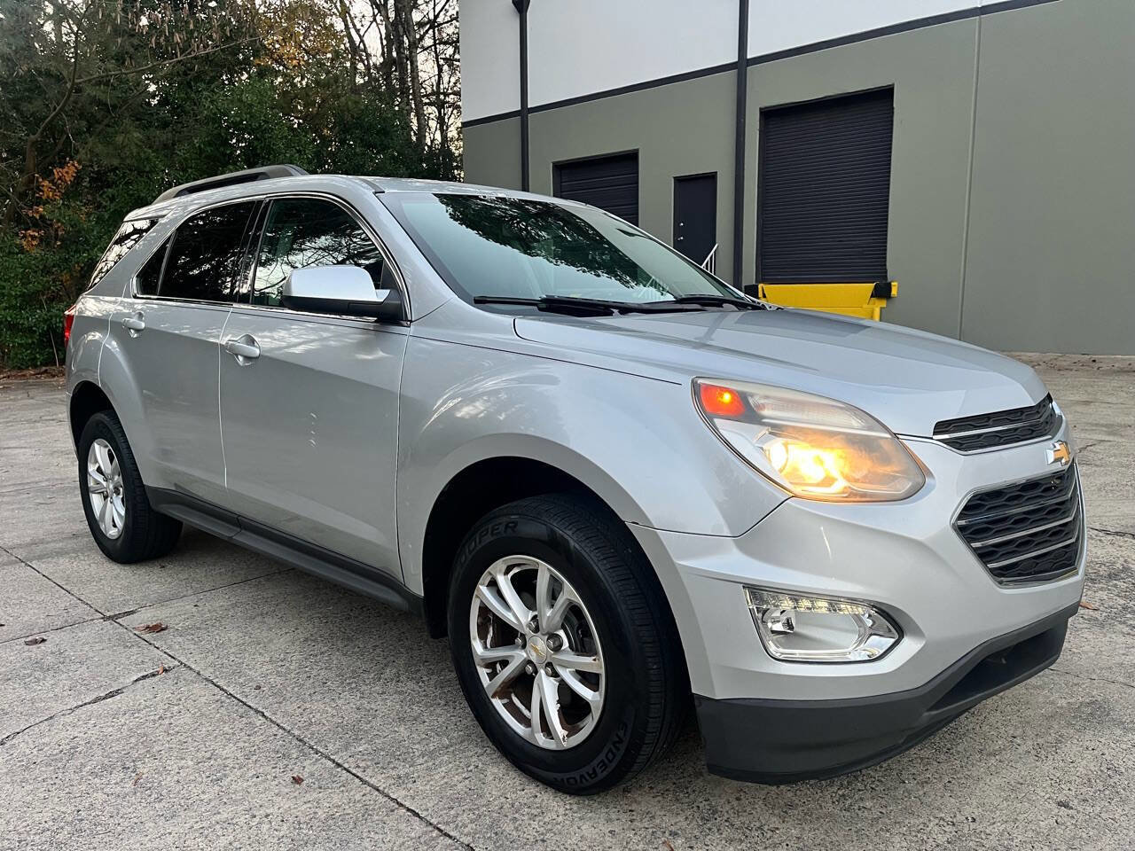 Used 2016 Chevrolet Equinox LT image 2