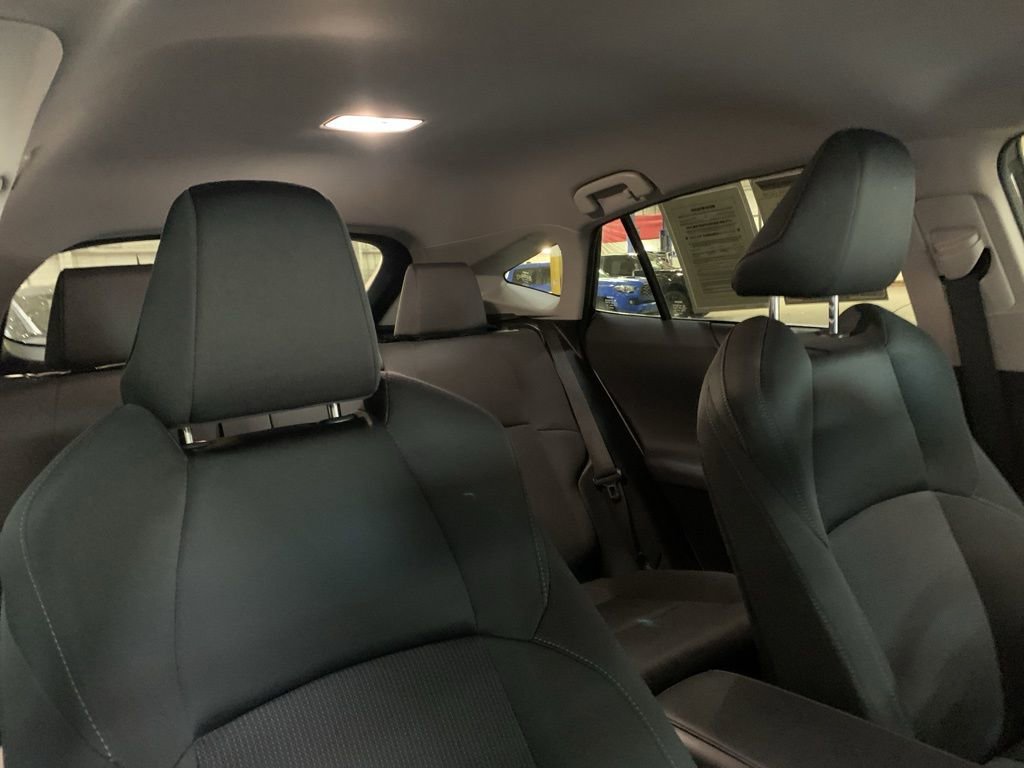 Used 2021 Toyota Venza LE image 18