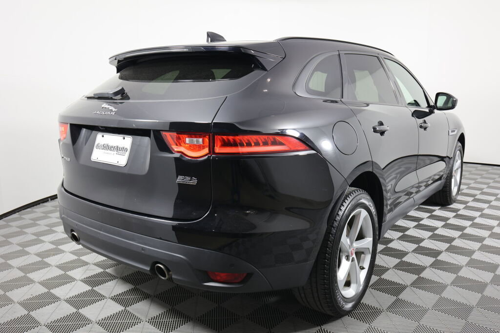 Used 2017 Jaguar F-PACE Premium image 2