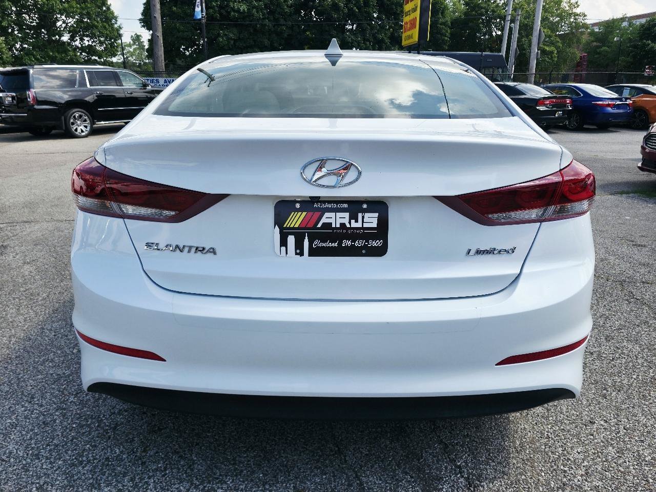 Used 2017 Hyundai Elantra Limited w/ Limited Tech Package 04 FWD image 6