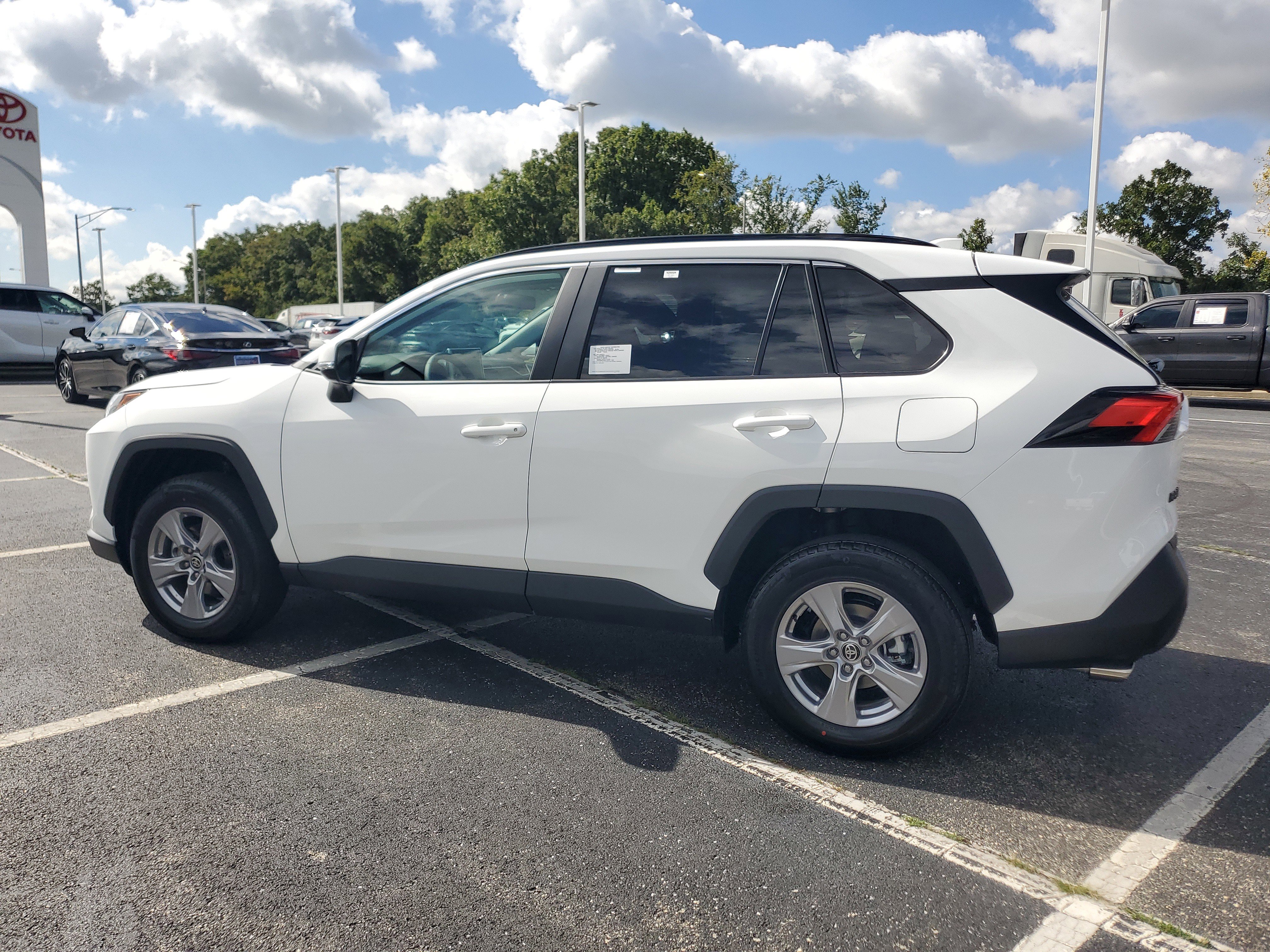 Used 2025 Toyota RAV4 XLE image 4