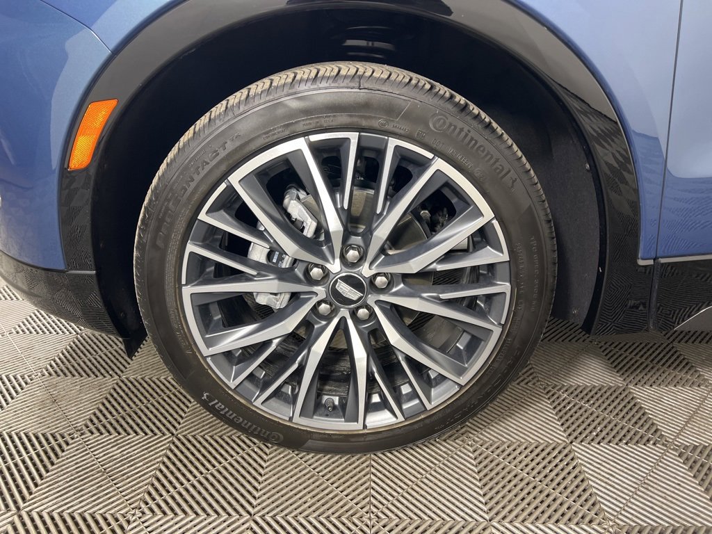 Used 2025 Cadillac XT4 Sport w/ Cold Weather Package image 15