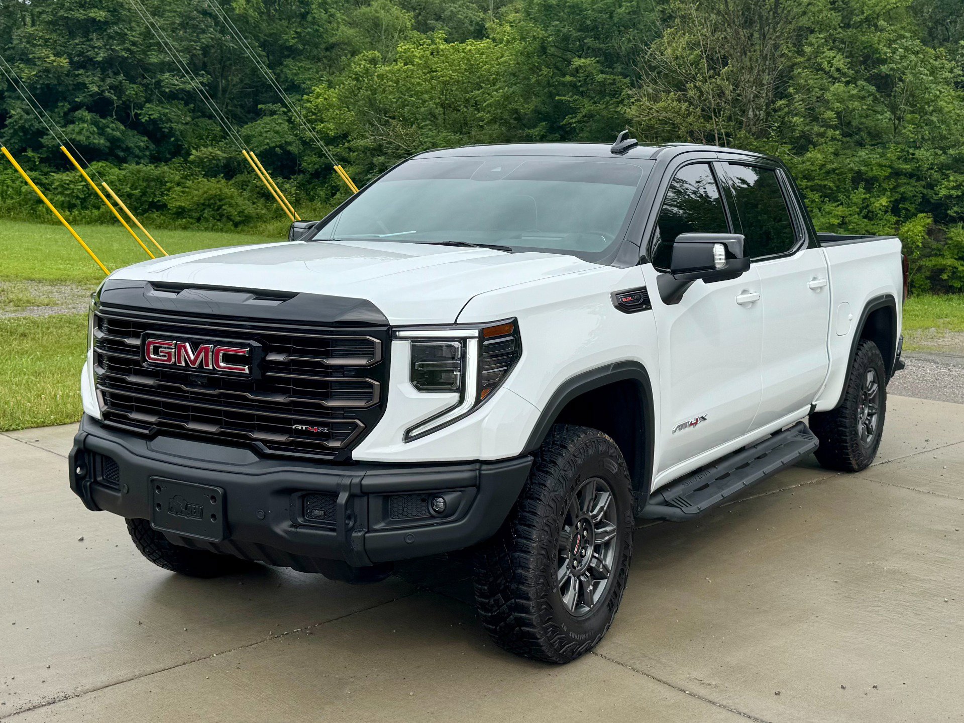 Used 2024 GMC Sierra 1500 AT4X image 2
